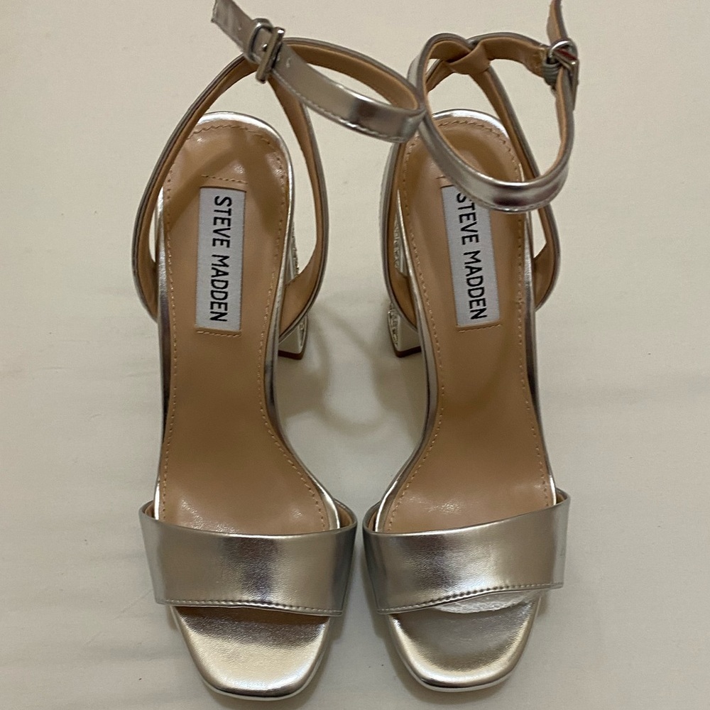 NWT Steve Madden Women’s Lasher Metallic Embellished Heels In Silver Size 5.5 - Picture 7 of 10